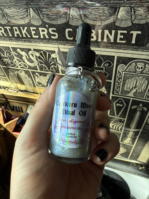 Capricorn Moon Ritual Oil
